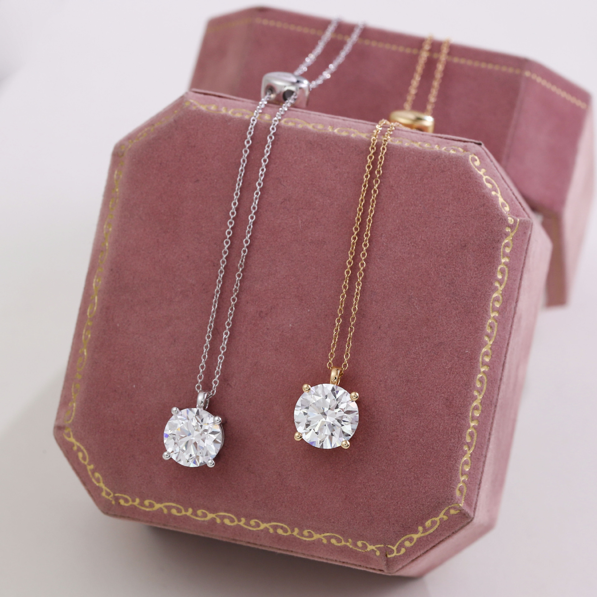 新款圆形1克拉培育钻石项链DEF/VVS搭配海水珍珠可调节长度